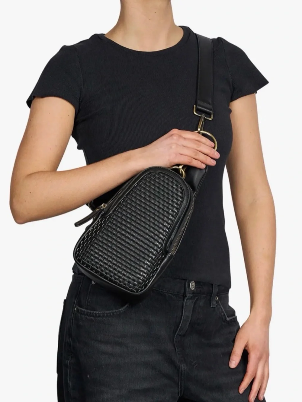 NWT Urban Originals Liberty Woven Vegan Leather Crossbody In Black - Picture 1 of 9